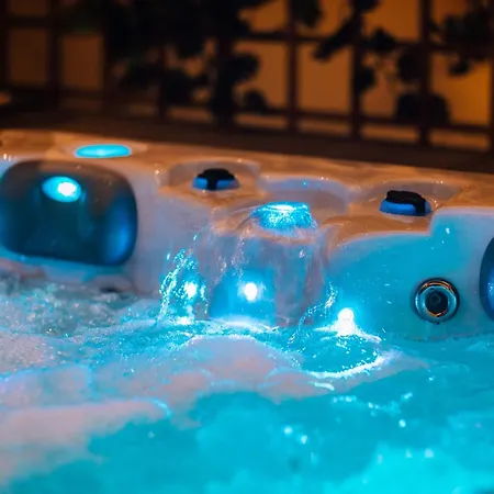 Romantische Met Jacuzzi & Sauna - Dichtbij Stadscentrum Apartamento