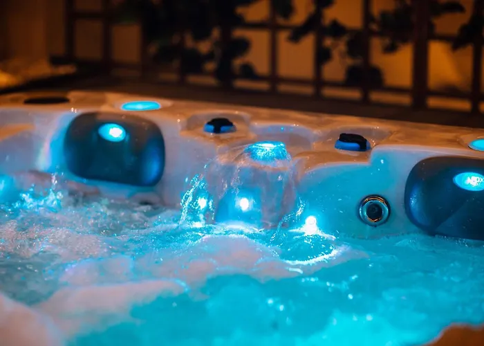 Romantische Met Jacuzzi & Sauna - Dichtbij Stadscentrum Appartement