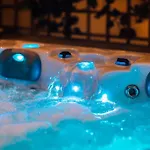 Romantische Met Jacuzzi & Sauna - Dichtbij Stadscentrum Apartamento