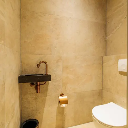 Romantische Met Jacuzzi & Sauna - Dichtbij Stadscentrum Apartment *